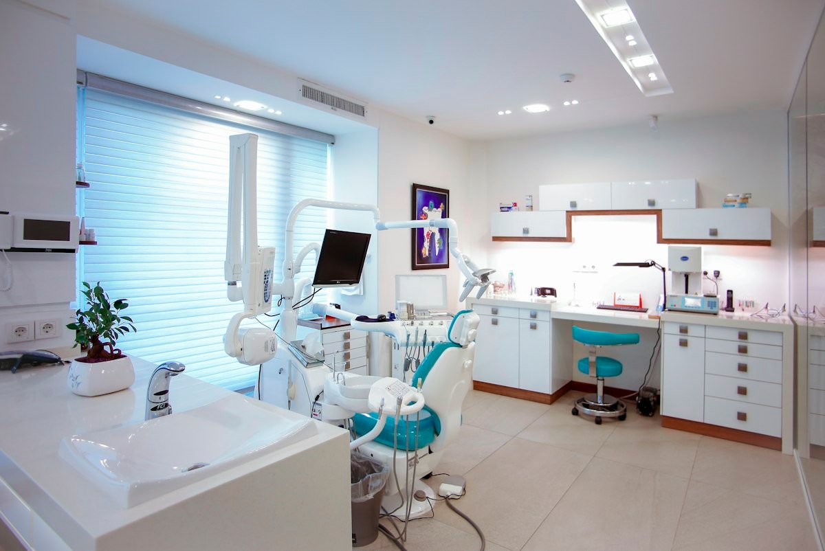 Modern treatment room inside the SmileCraft Dental clinic